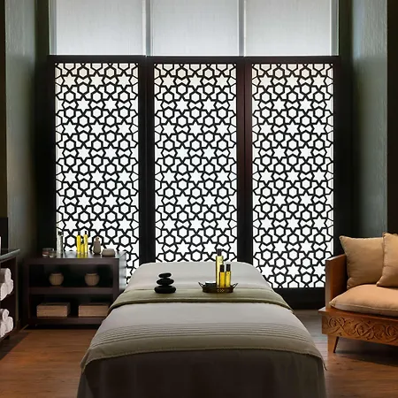 Radisson Blu &