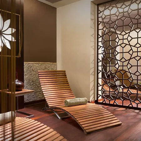 Radisson Blu &