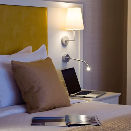 Radisson Blu &