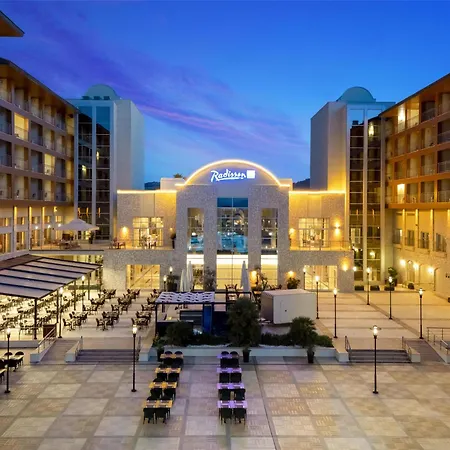 Semesteranläggning (resort) Radisson Blu & 5*