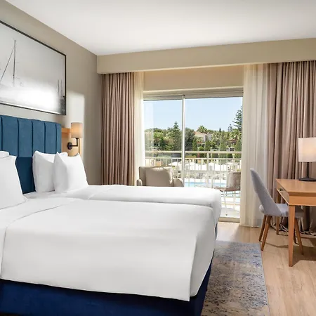 Radisson Blu &